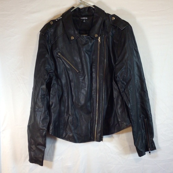 Torrid moto jacket women’s size 2 black floral faux leather long sleeve - Picture 2 of 13